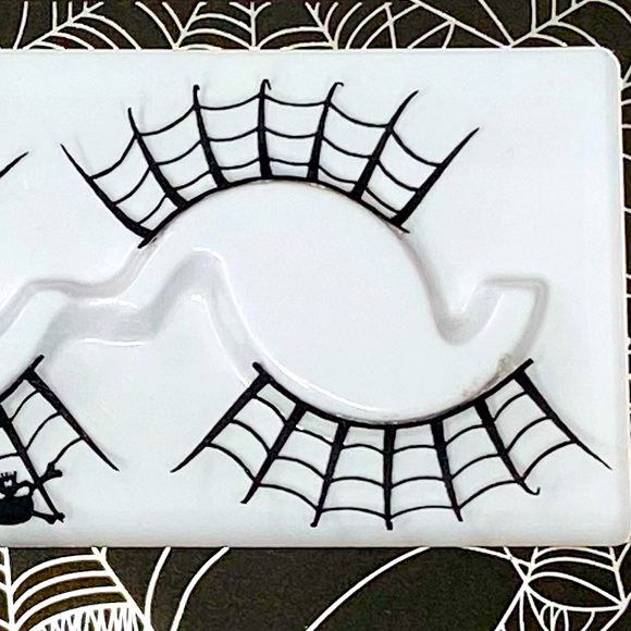 🎃🕸 I Put A Spell On You - 2 Pack fake lashes set! 👻🕷 NWT! **LAST ONE!** - Picture 3 of 7